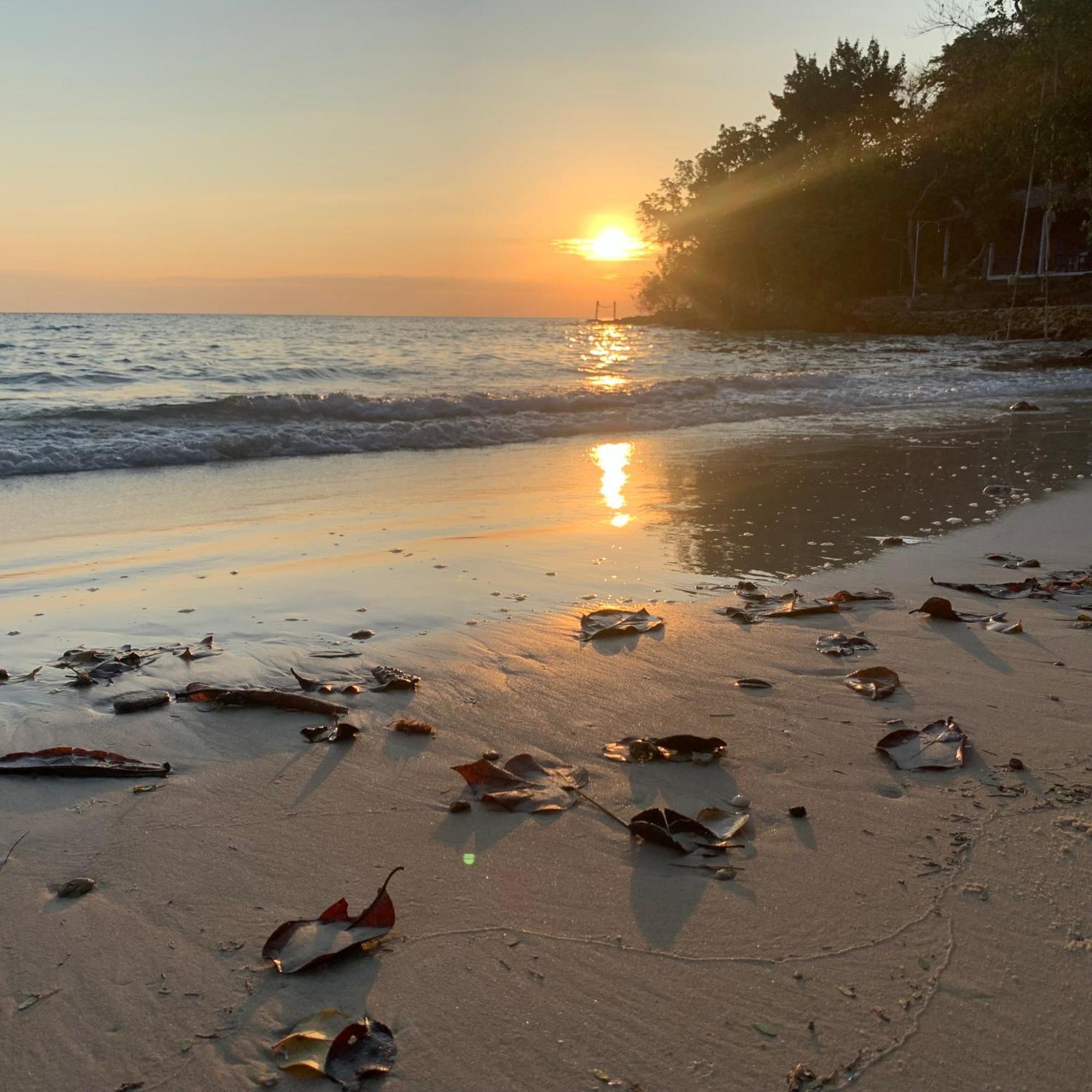 Готель ลุงดำฮัทบีช Koh Samet Екстер'єр фото